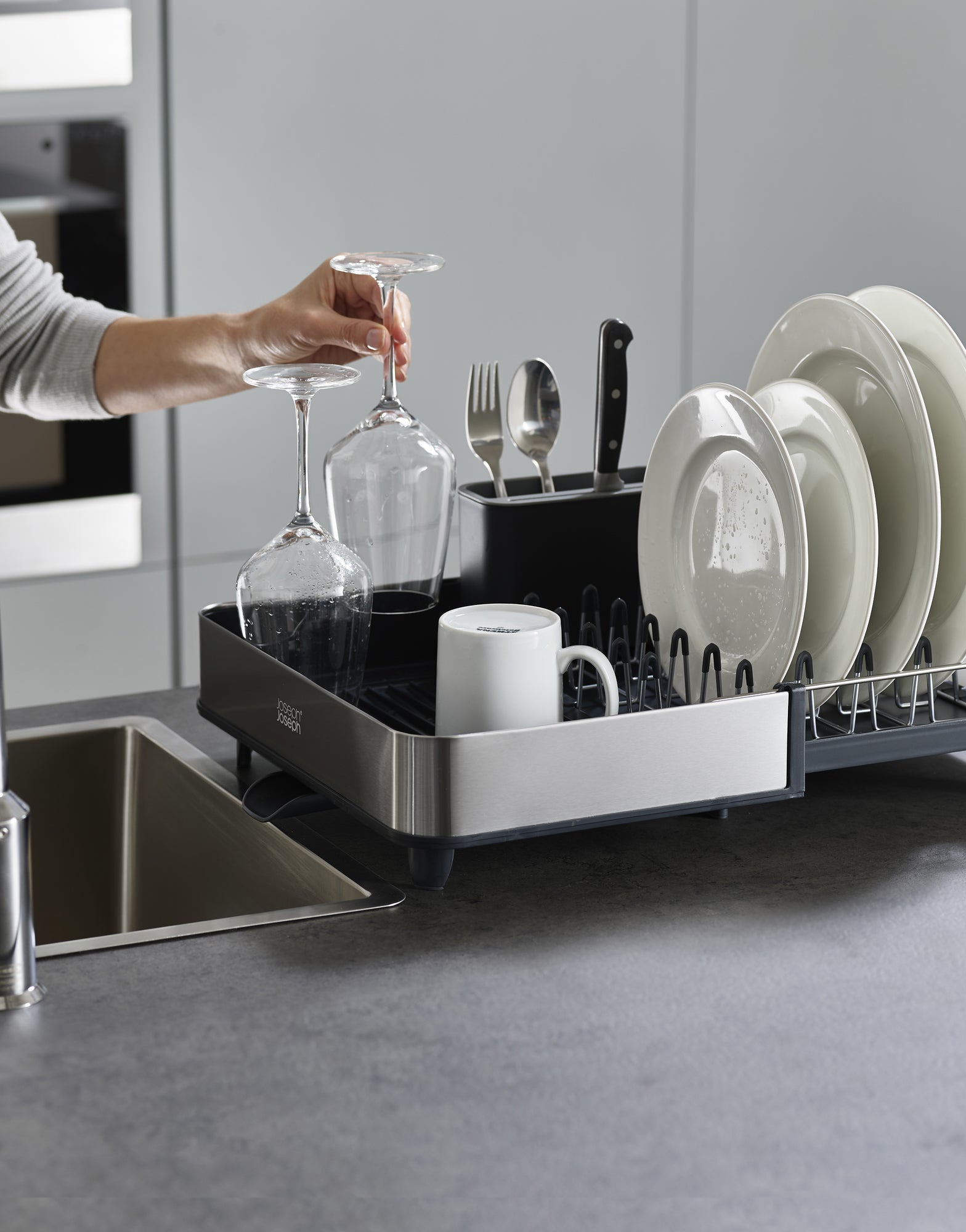 Joseph Joseph 100 Collection Extend Steel Expandable Dish Drainer