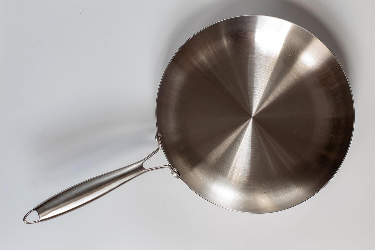 How to clean a steel frying pan