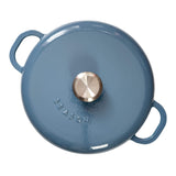 Cocotte en fonte assaisonnée aux mûres
