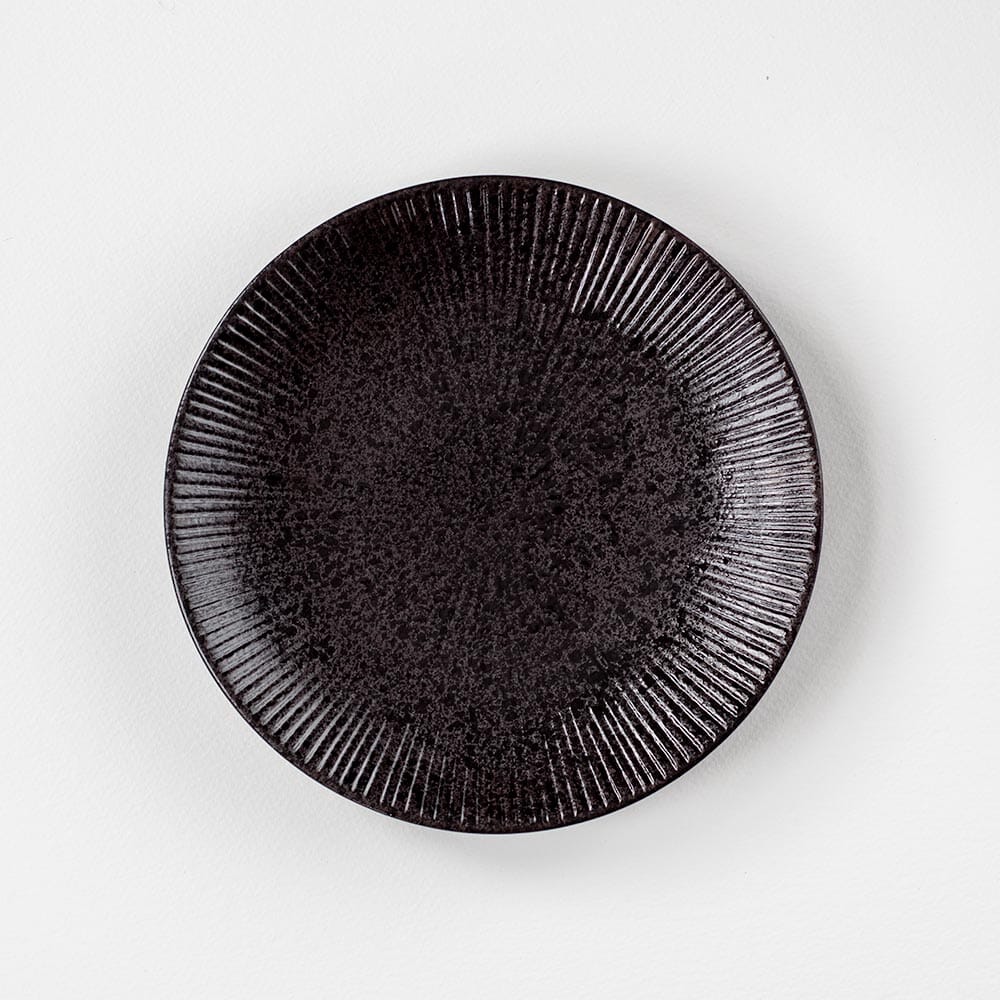 Season Black Ribbed Plate