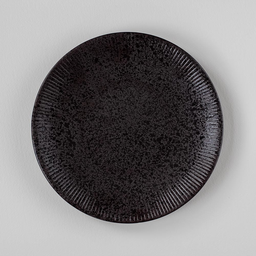 Season Black Ribbed Plate