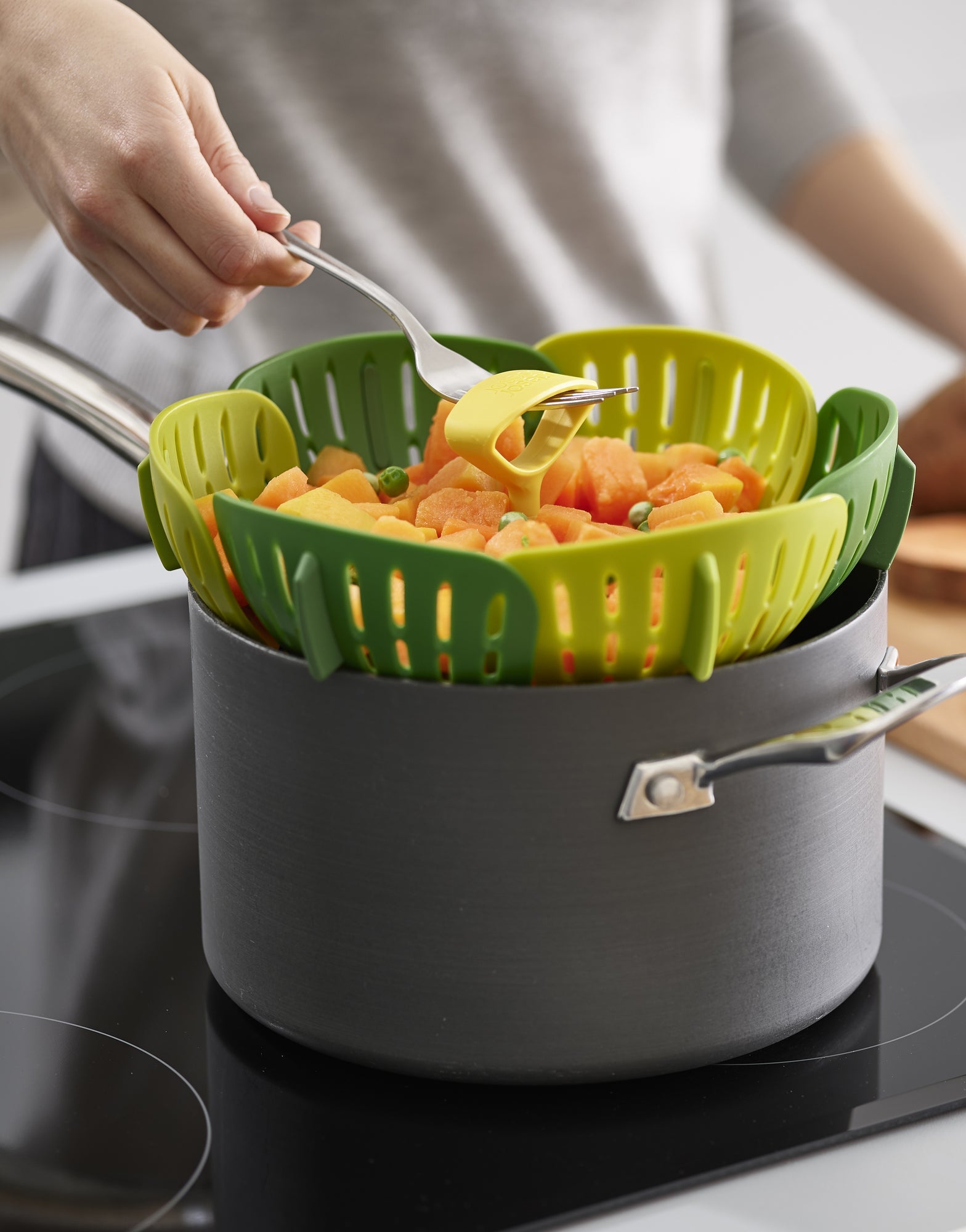 Joseph Joseph Bloom Folding Steamer Basket