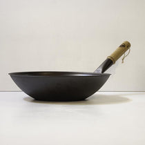 Netherton Foundry Spun Iron Wok 33cm